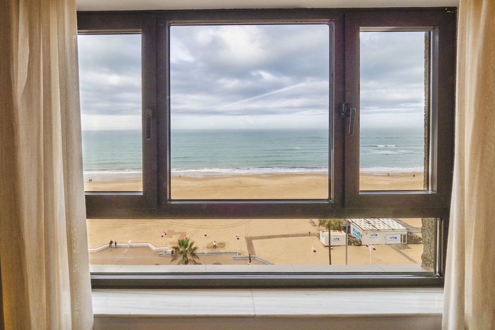 Hotel Cadiz Paseo Del Mar Affiliated By Melia 28/68