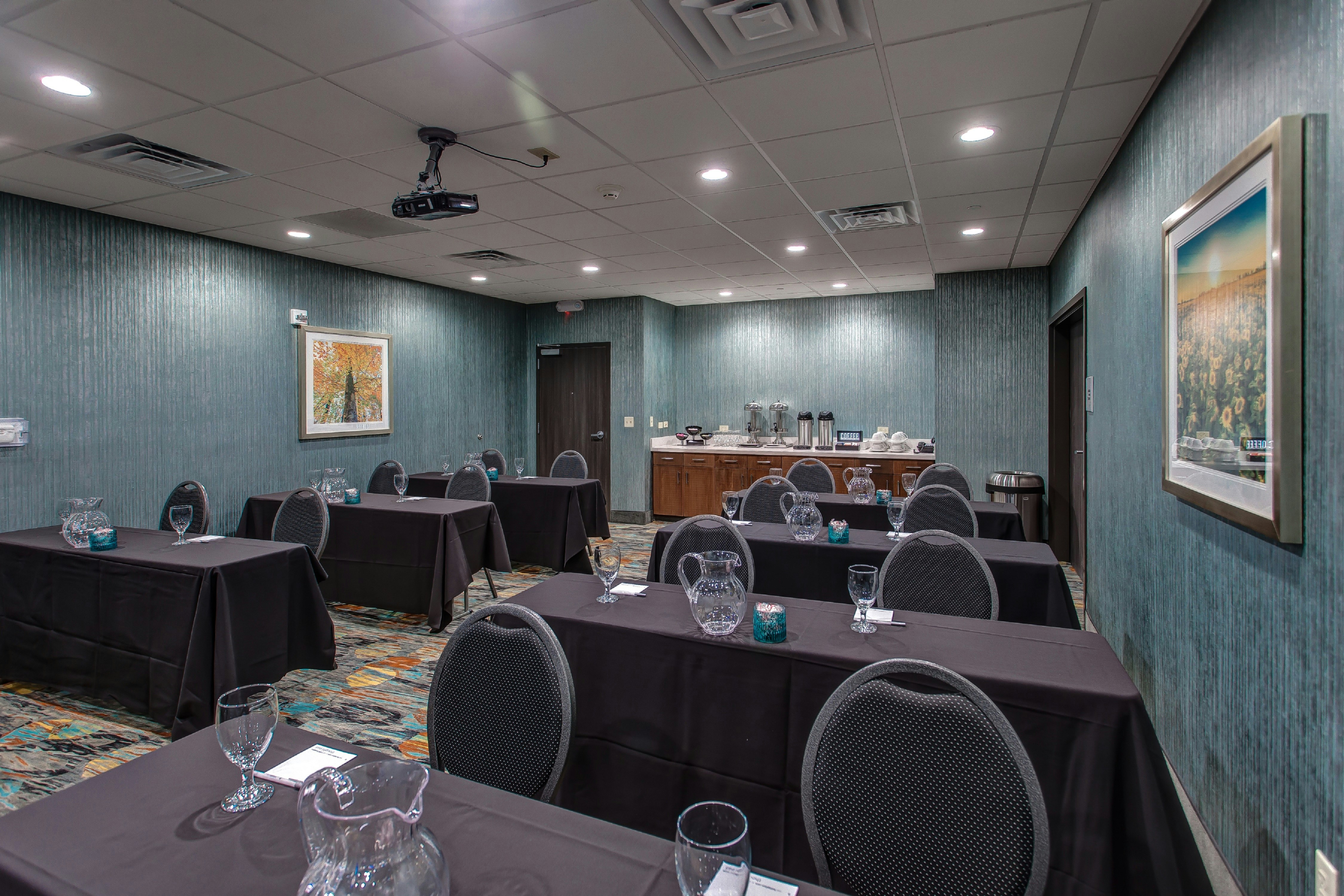 Hampton Inn Suites Wichita Airport Ks 31/35