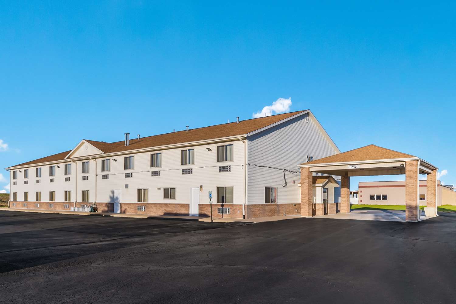 Americas Best Value Inn Wenona 4/32