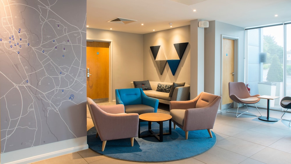 HOLIDAY INN EXPRESS KASSAM STADIUM 47/72