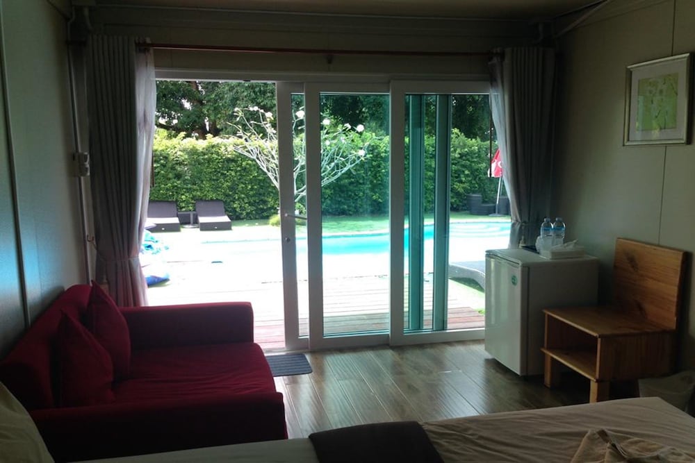 Check In & Chill Out Laem Sok Pier 15/28