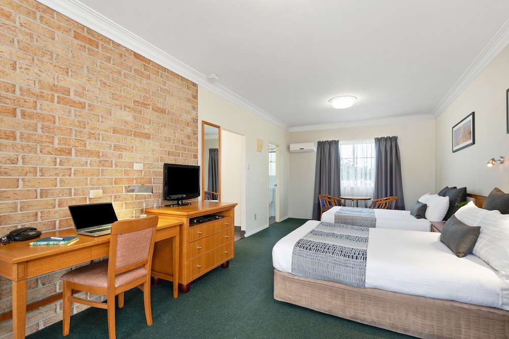 Coopers Colonial Motel 18/64