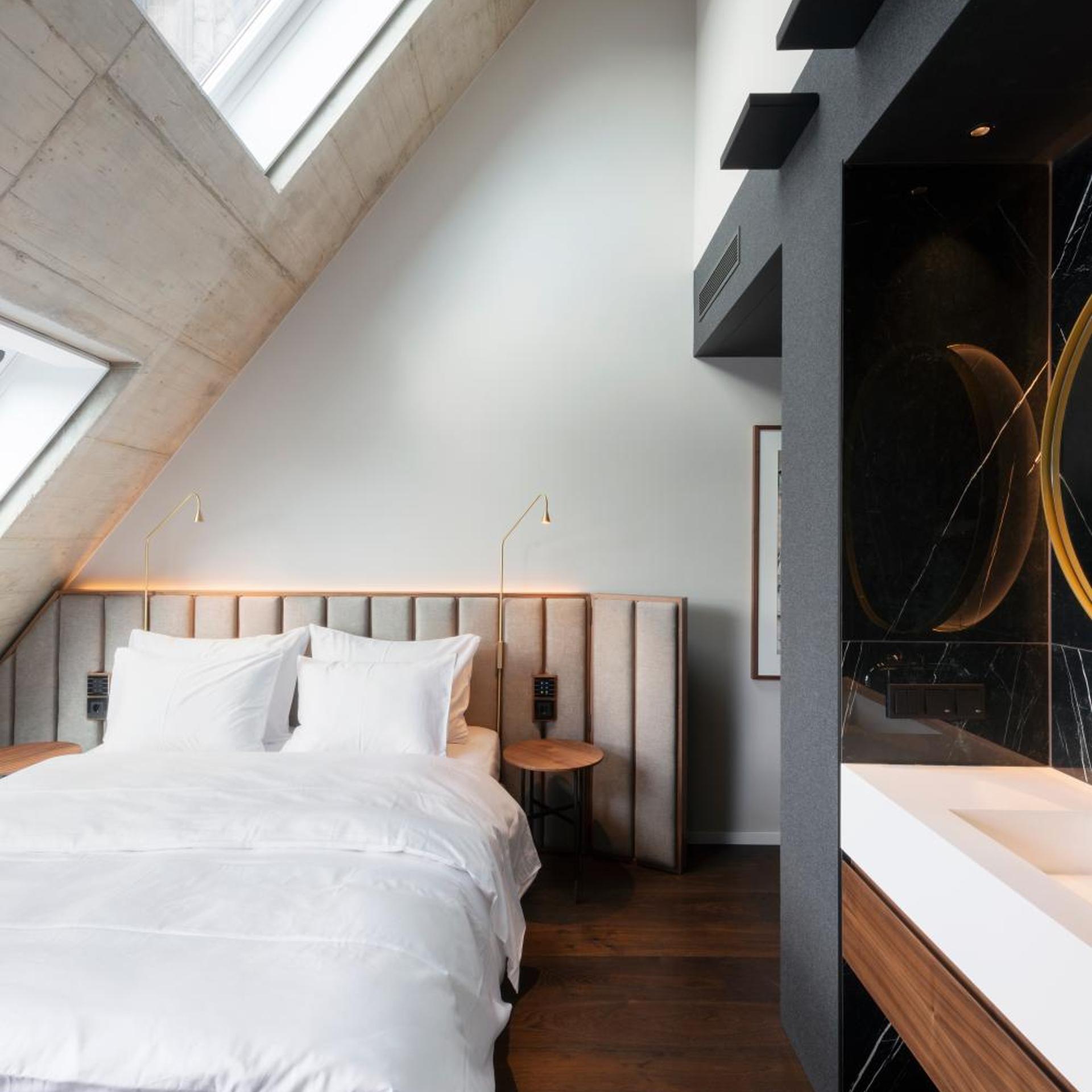 Legend Hotel 18/50