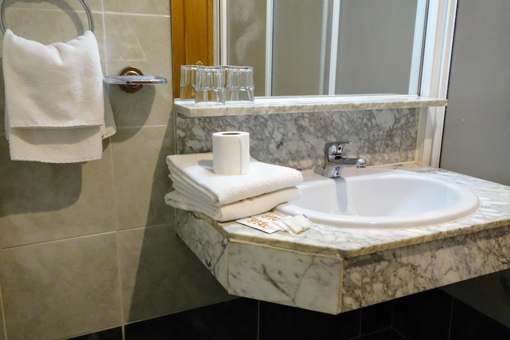 Tripolis Toledo Hostal 37/44