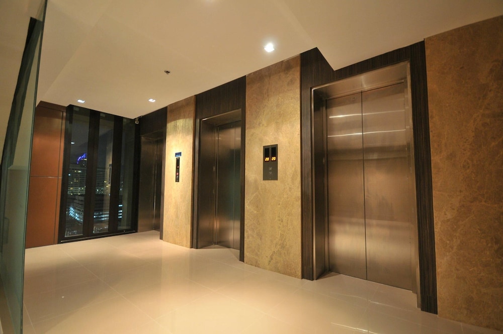 BANGKOK CITY HOTEL 17/24
