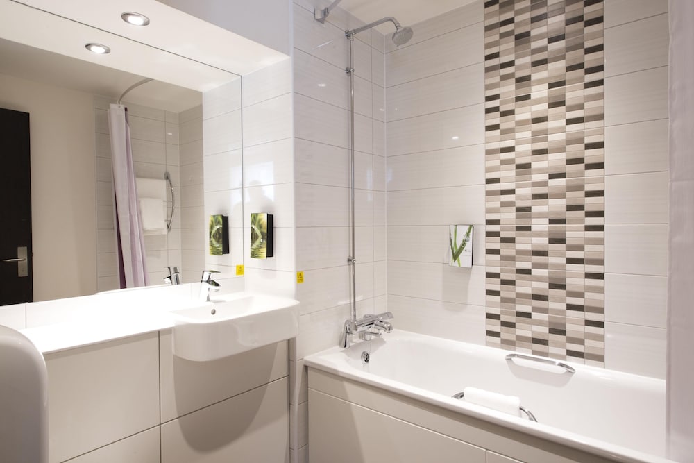 Premier Inn Leeds City Centre (Whitehall Road) Hotel 49/50