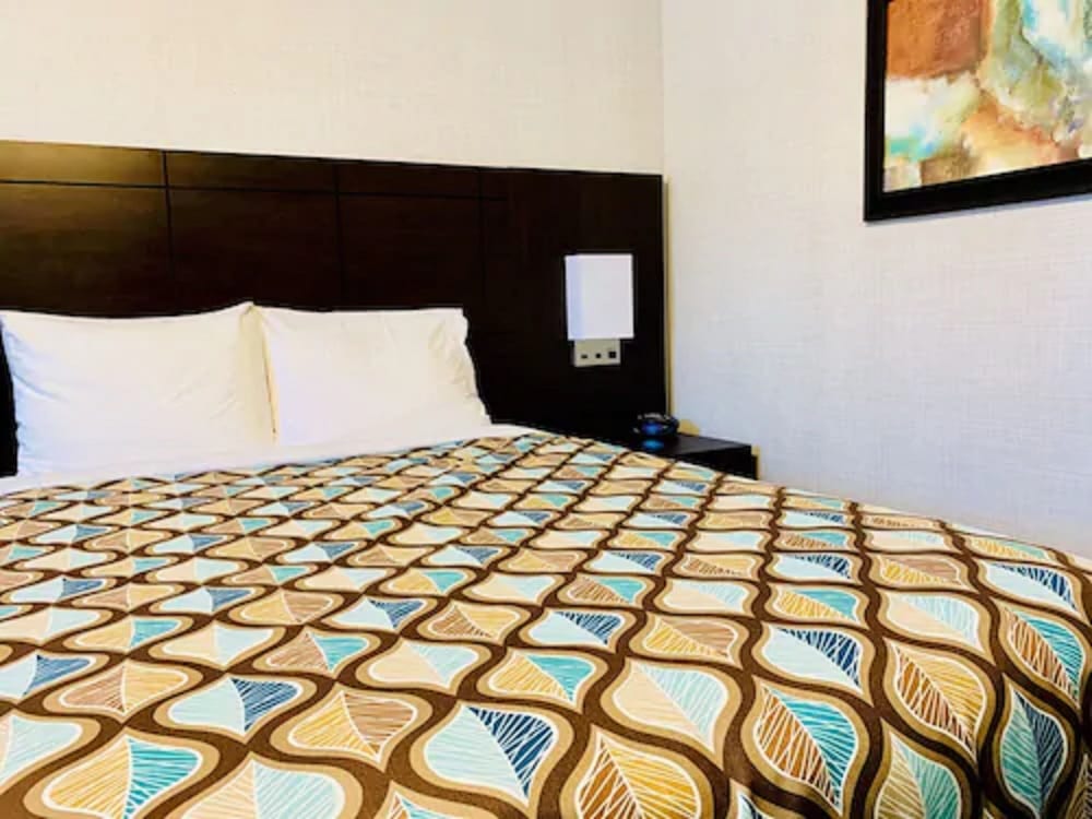 Deluxe Inn 23/70
