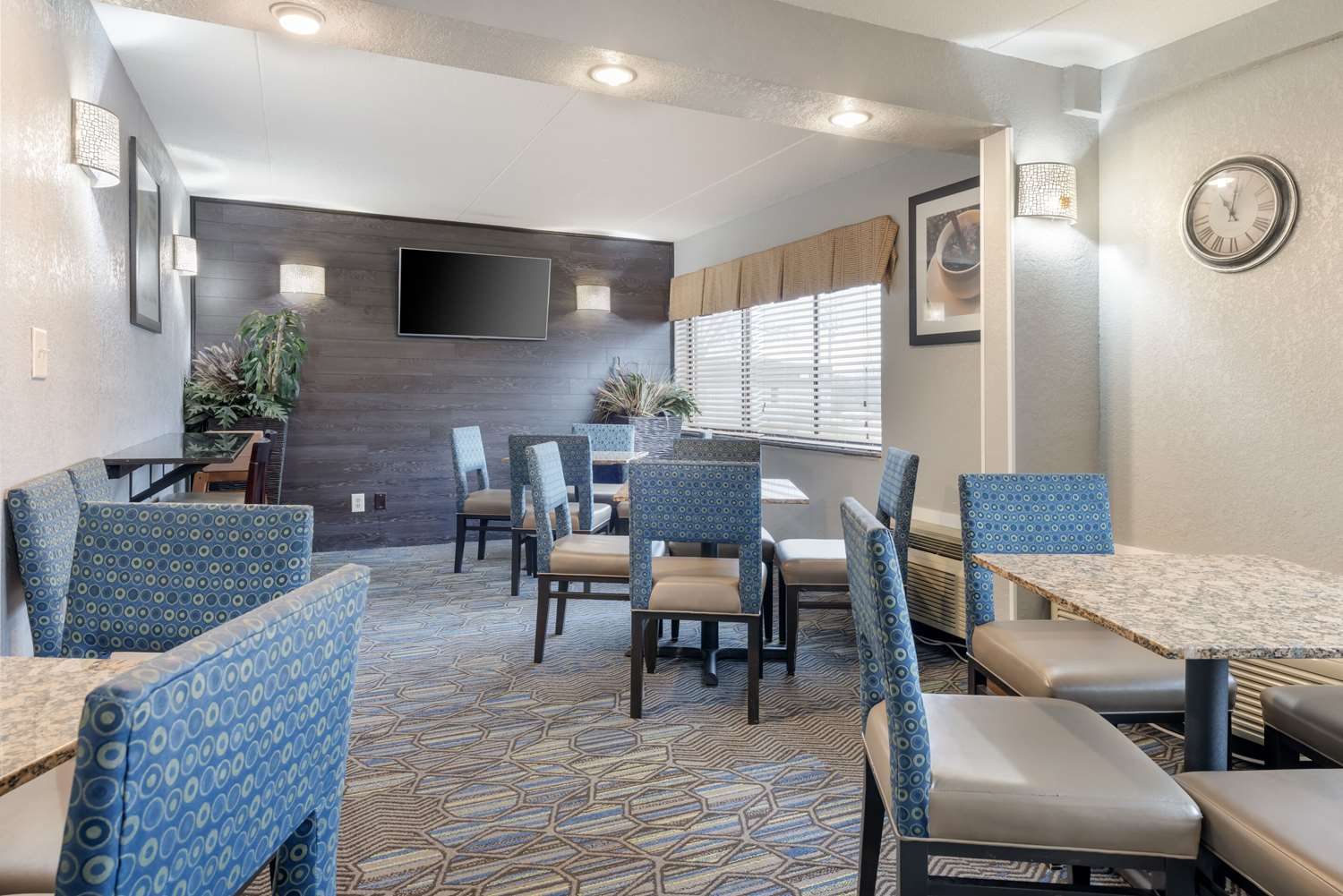 Quality Inn & Suites Mayo Clinic Area 8/11