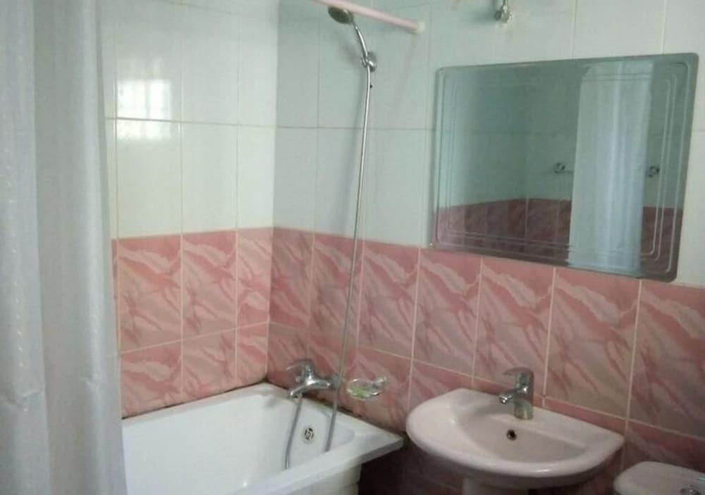Jesuit Continental Suites 27/28