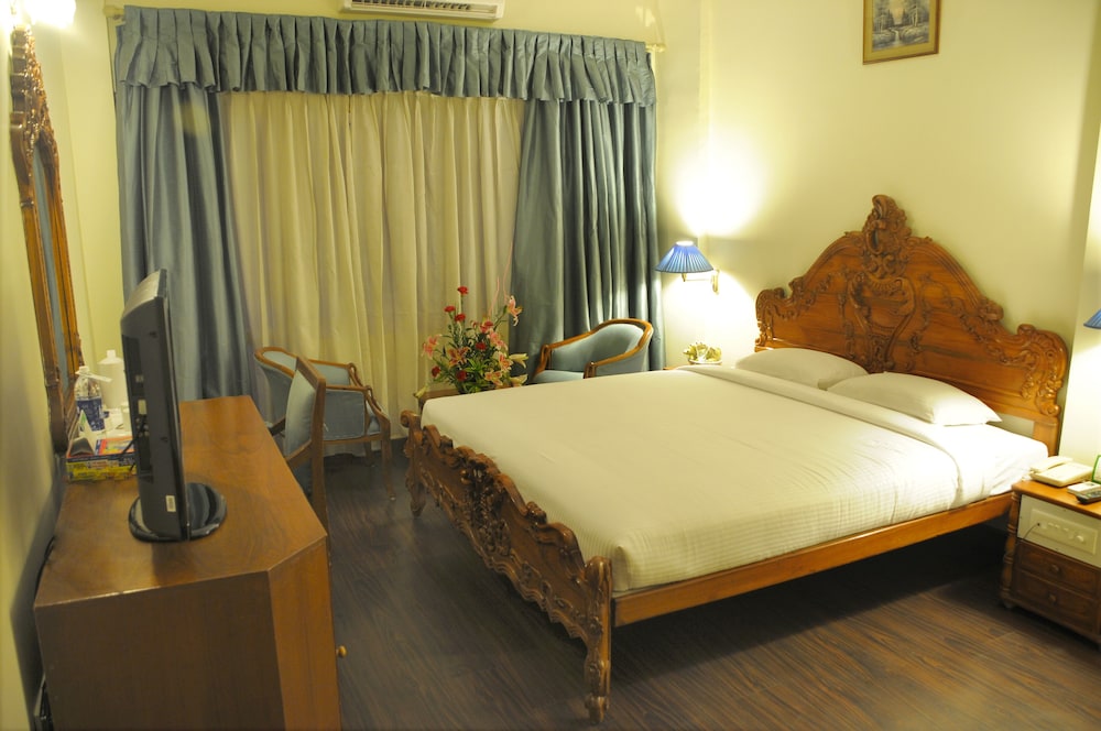 Nalapad's Hotel Bangalore International 6/18