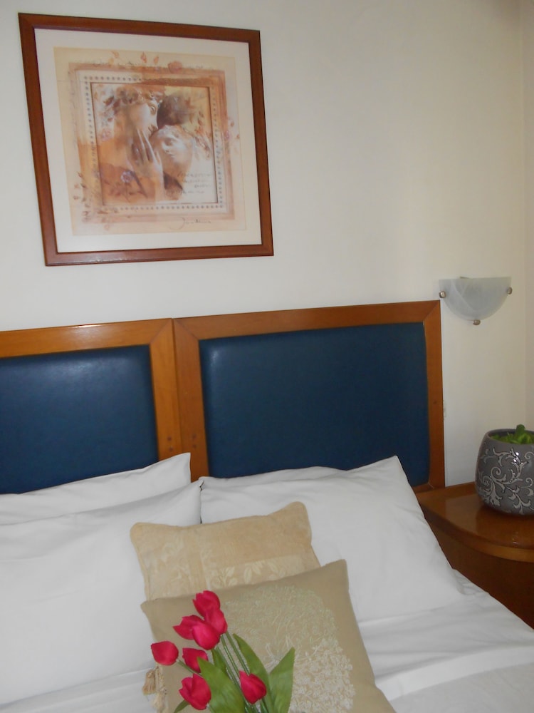 Adams Hotel 13/35