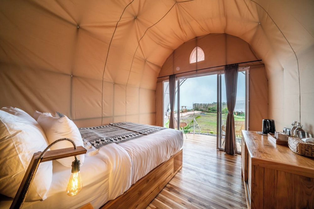 DELUXE, TENT