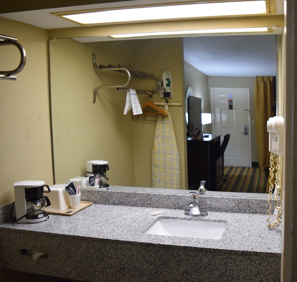 Super 8 by Wyndham Paragould 42/50