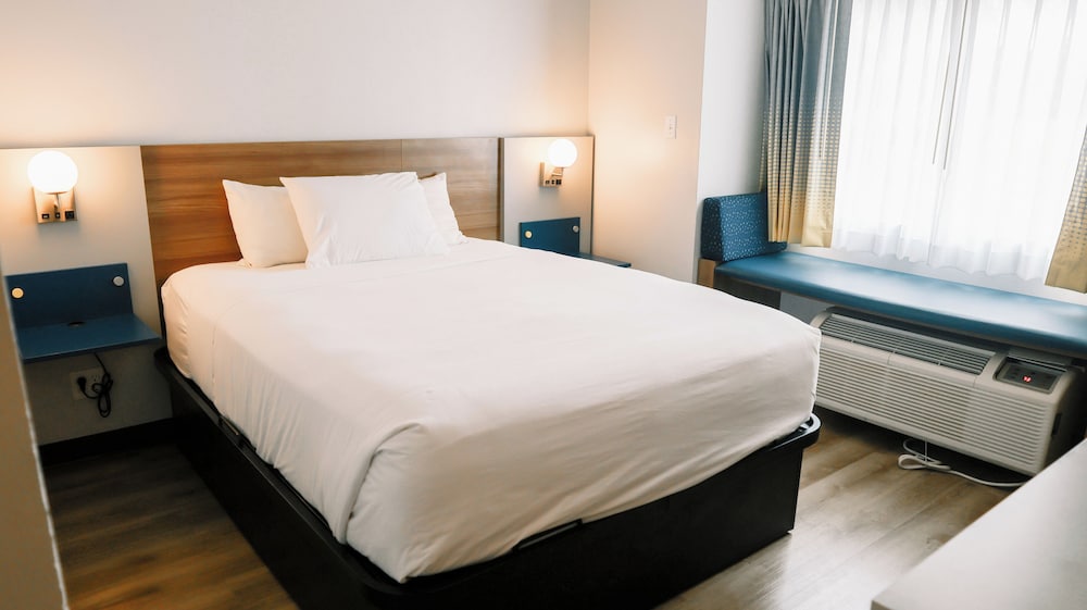 Microtel Inn & Suites by Wyndham Gulf Shores 27/64