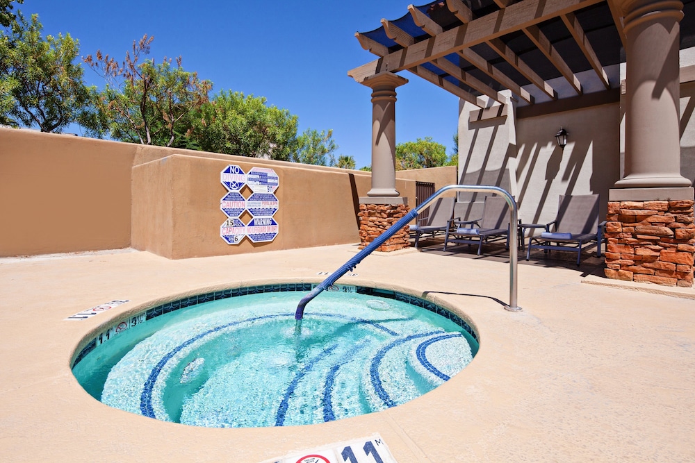 Holiday Inn Express Hotel and Suites Rancho Mirage - Palm Spgs Area 7/61