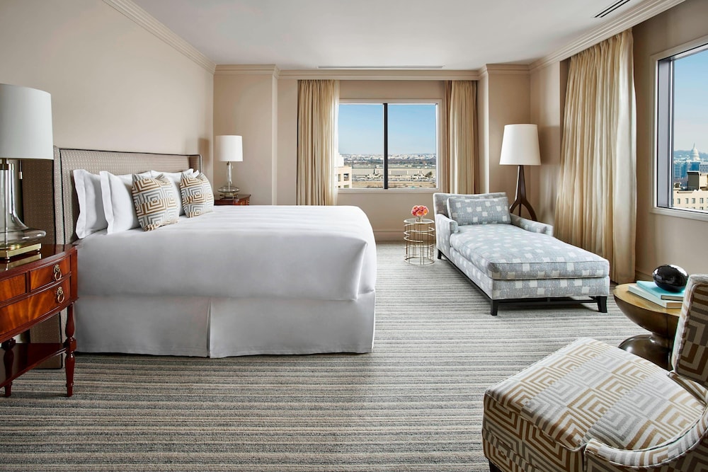Ritz Carlton Pentagon City 25/59