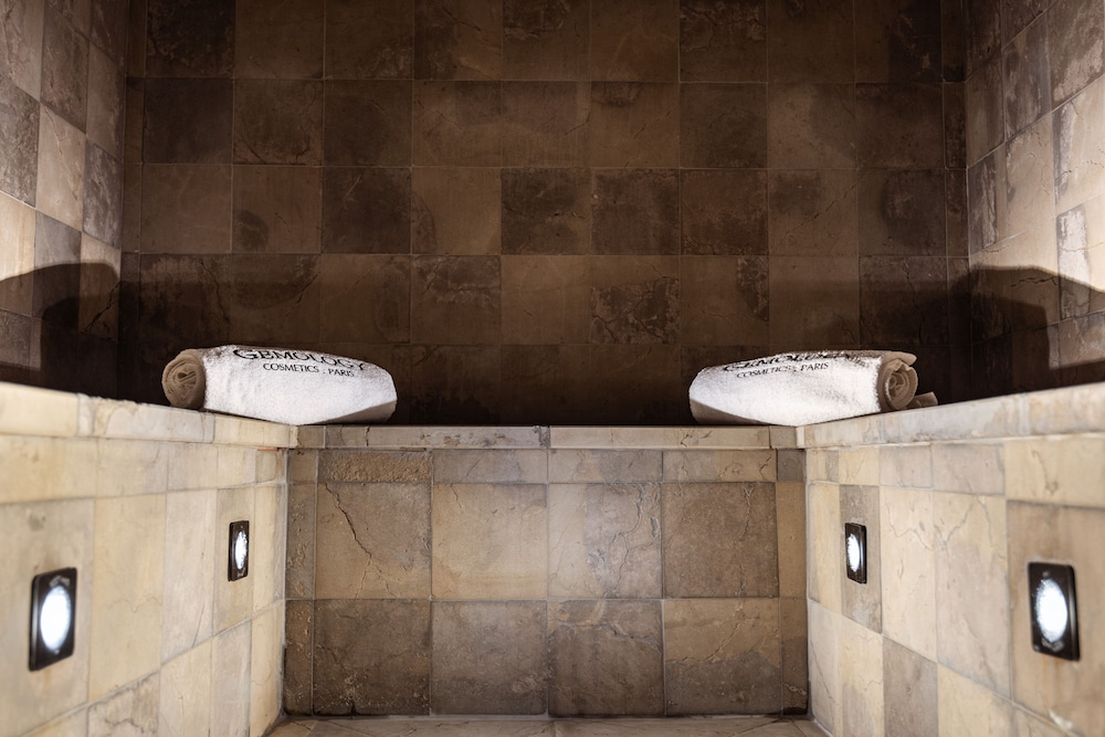 Hotel Du Chateau & Spa Carita 48/50