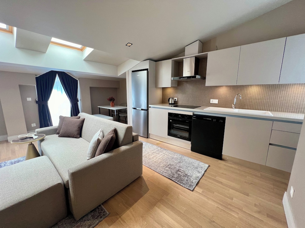 Weingart Suites Hotel 46/58