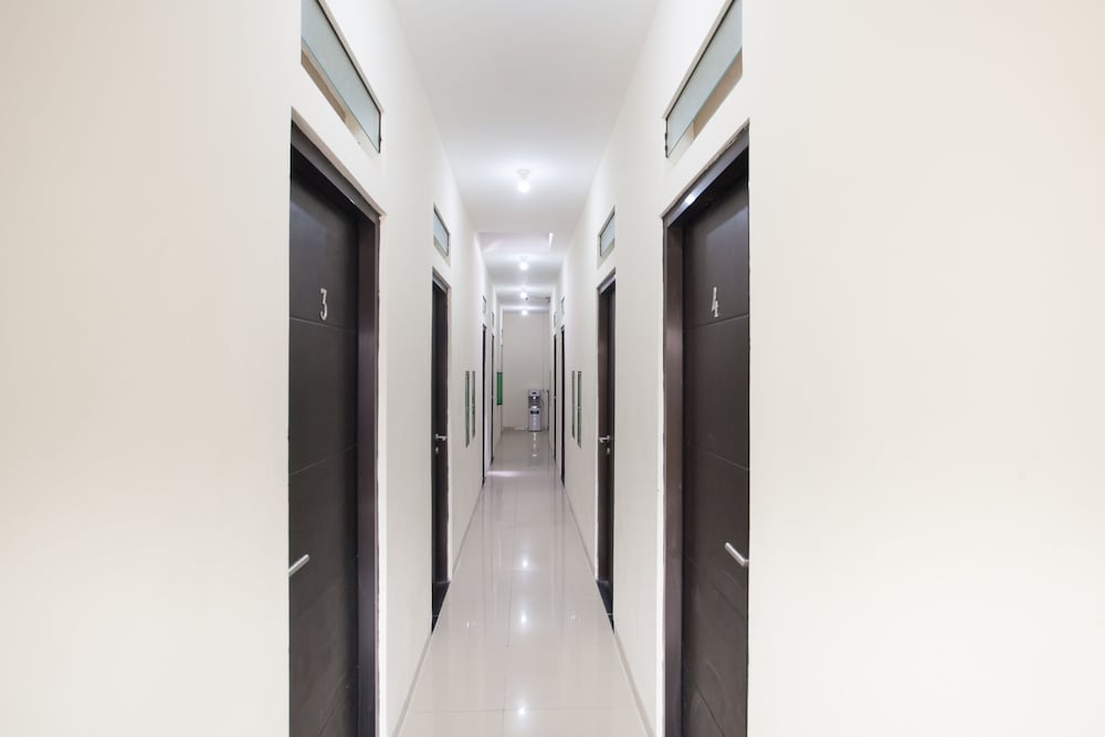 RedDoorz Plus @ K23 Rungkut Madya 20/36