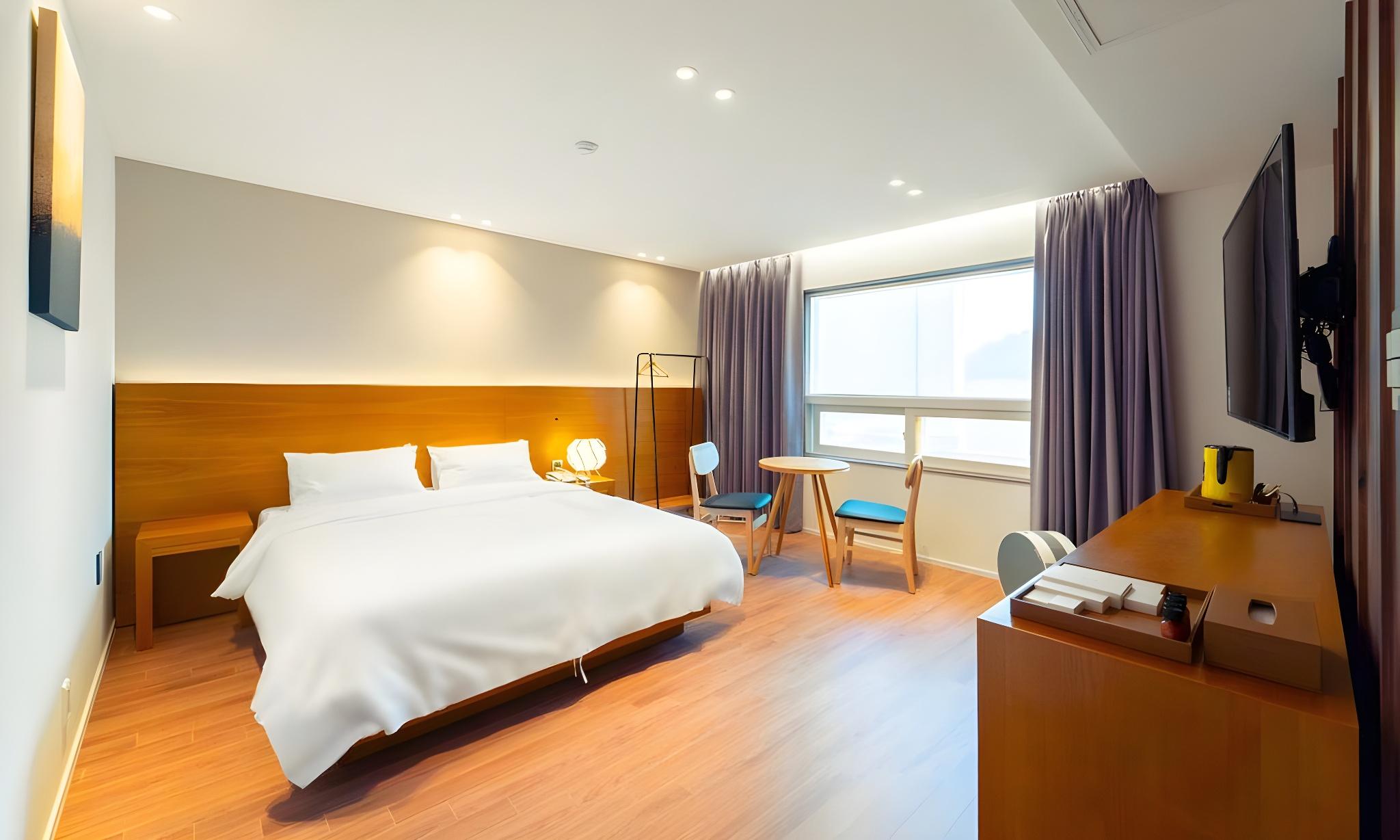 Deluxe, Double Bed, City View