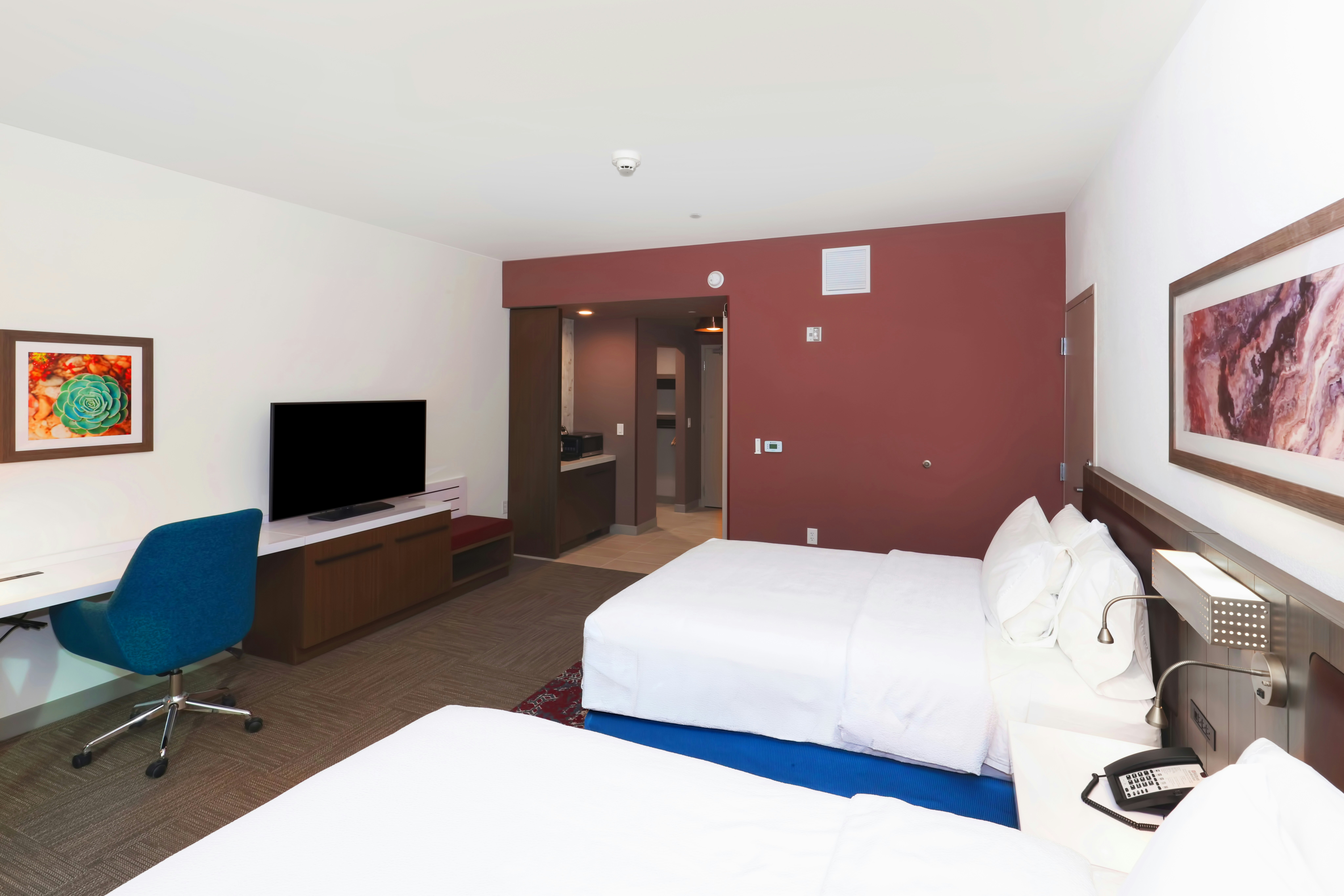 DELUXE, 2 QUEEN BEDS, ACCESSIBLE