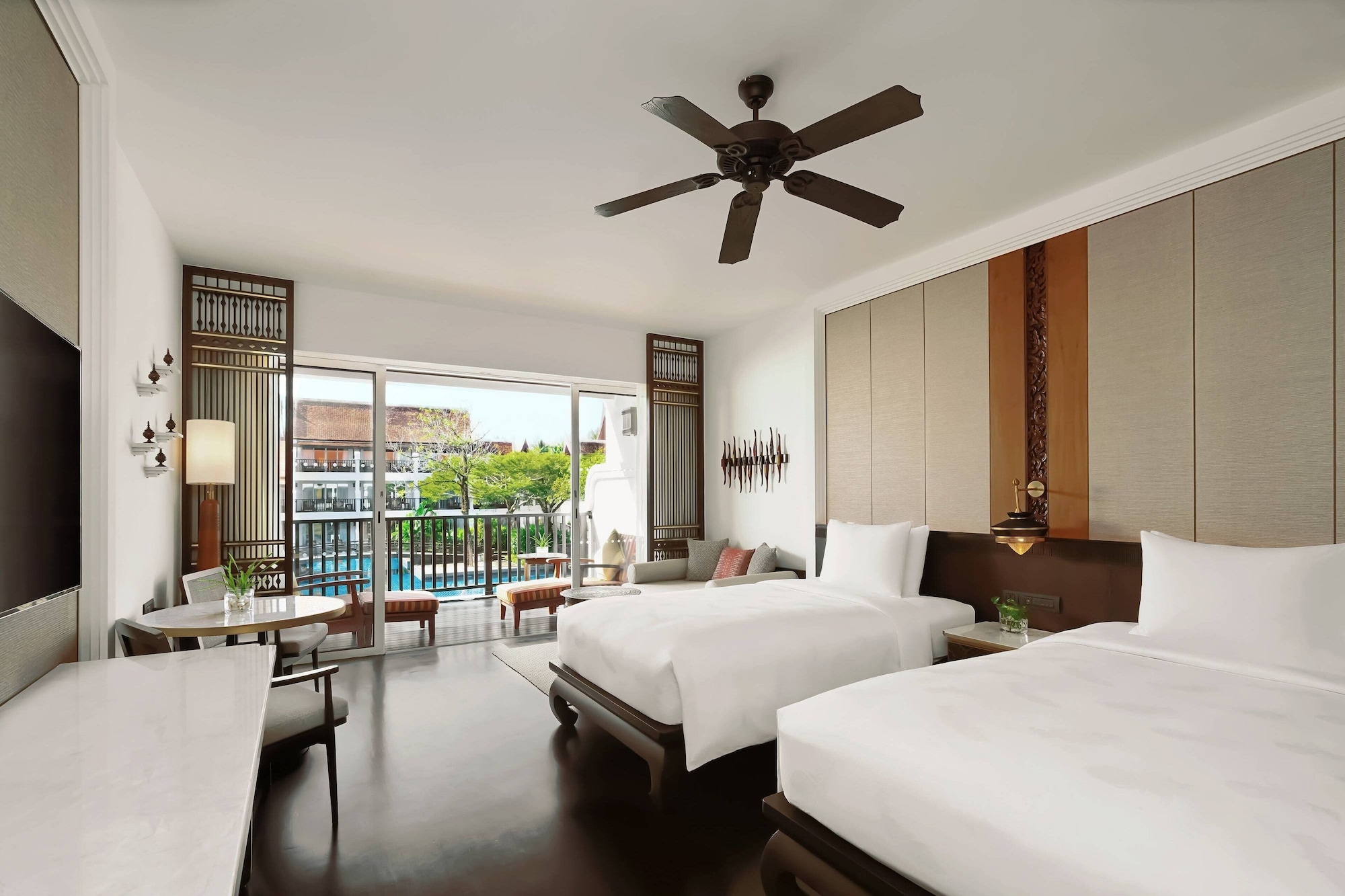 DELUXE, TWIN BEDS, POOL VIEW