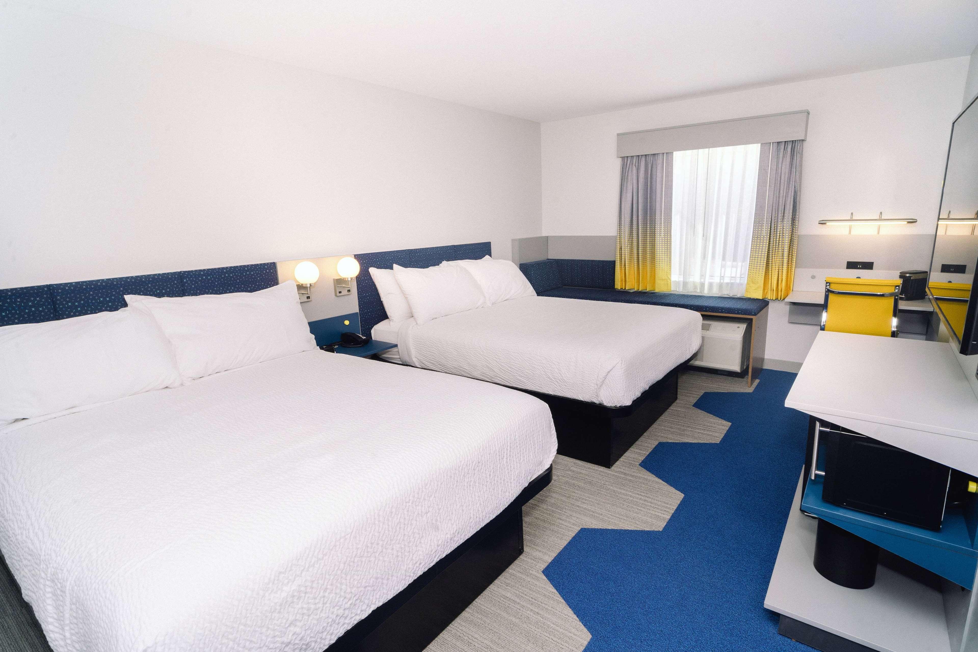 Microtel Inn & Suites by Wyndham Newark NY 16/27