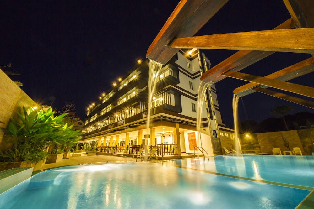 Th Beach Hotel 42/64
