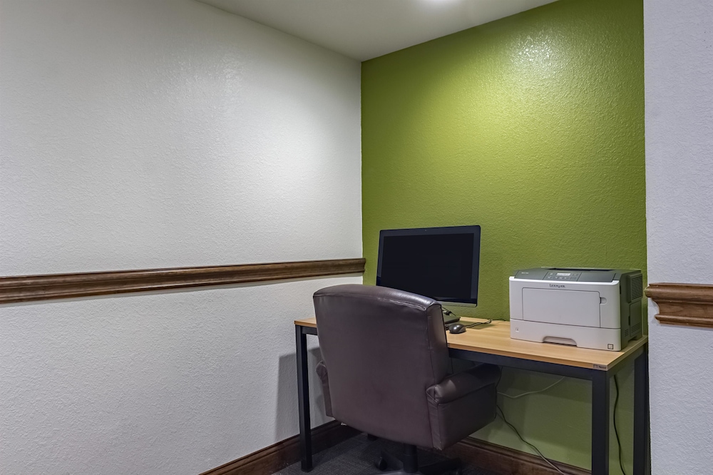 Studio6 Plano, TX 56/74