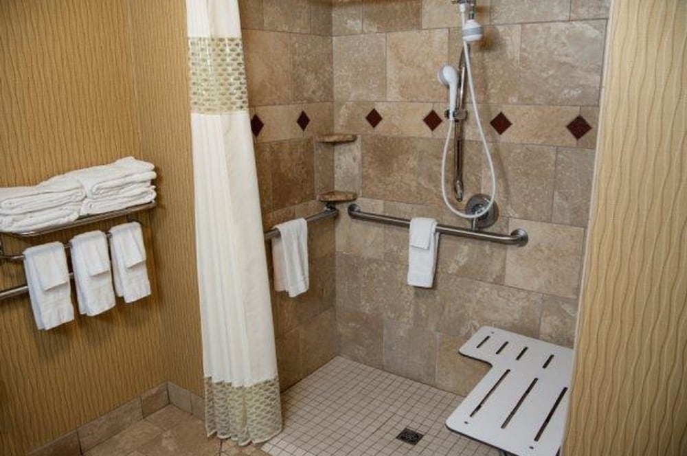 Hampton Inn And Suites Dickinson Nd 10/42