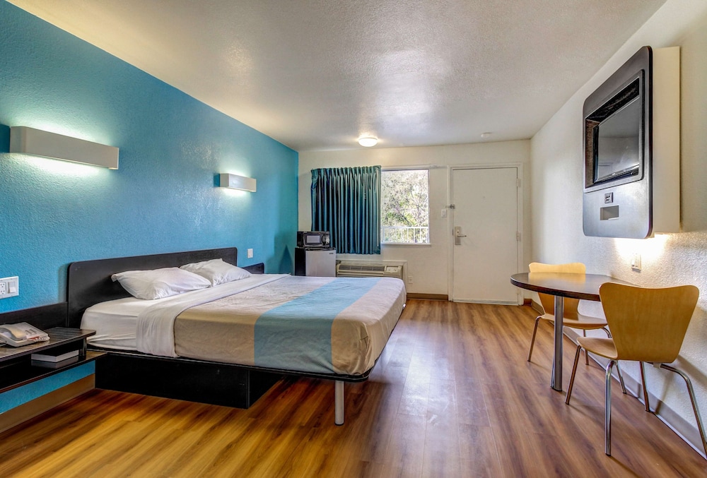 Motel6 Waco, TX - Lacy Lakeview 26/49