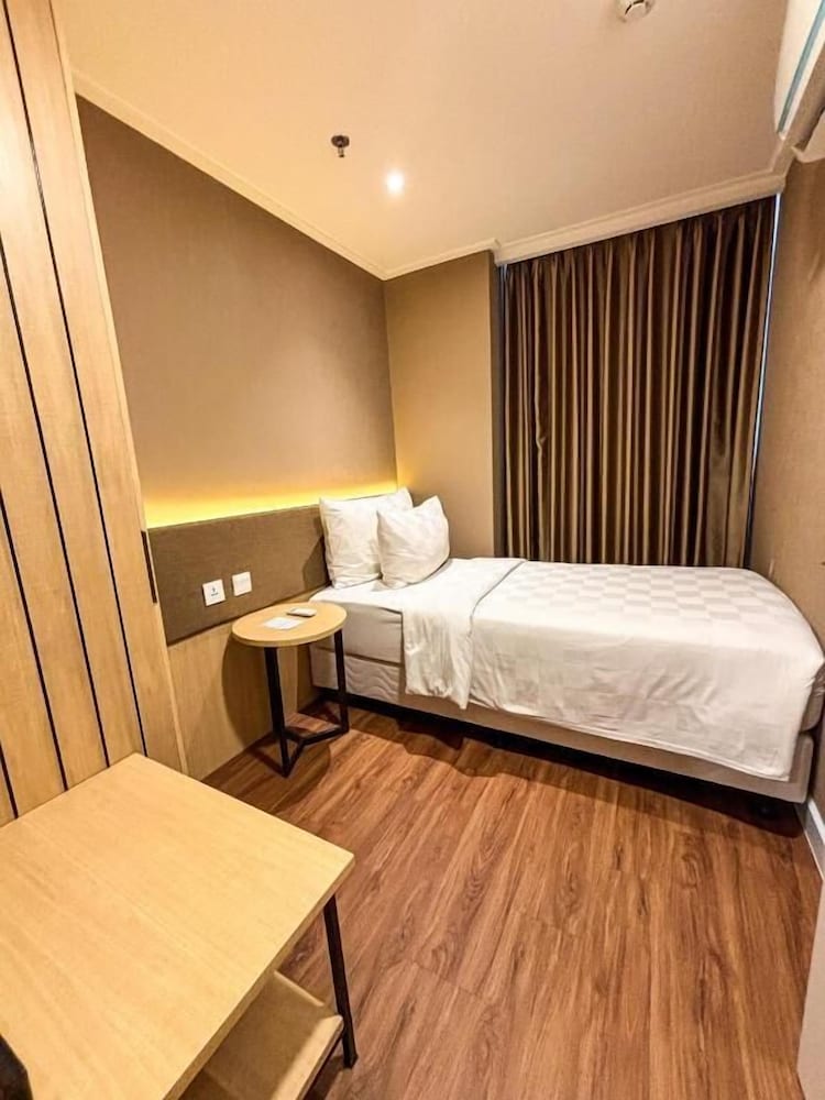 Swiss-Belcourt Serpong 16/39