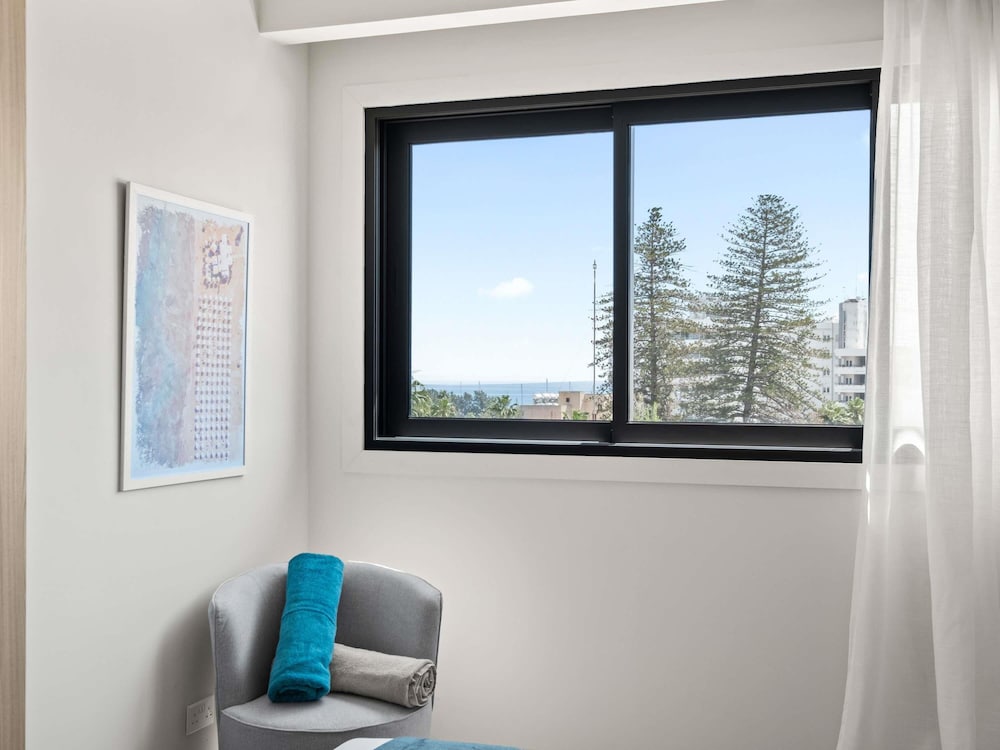 Mercure Larnaca Finikoudes Beach 56/60