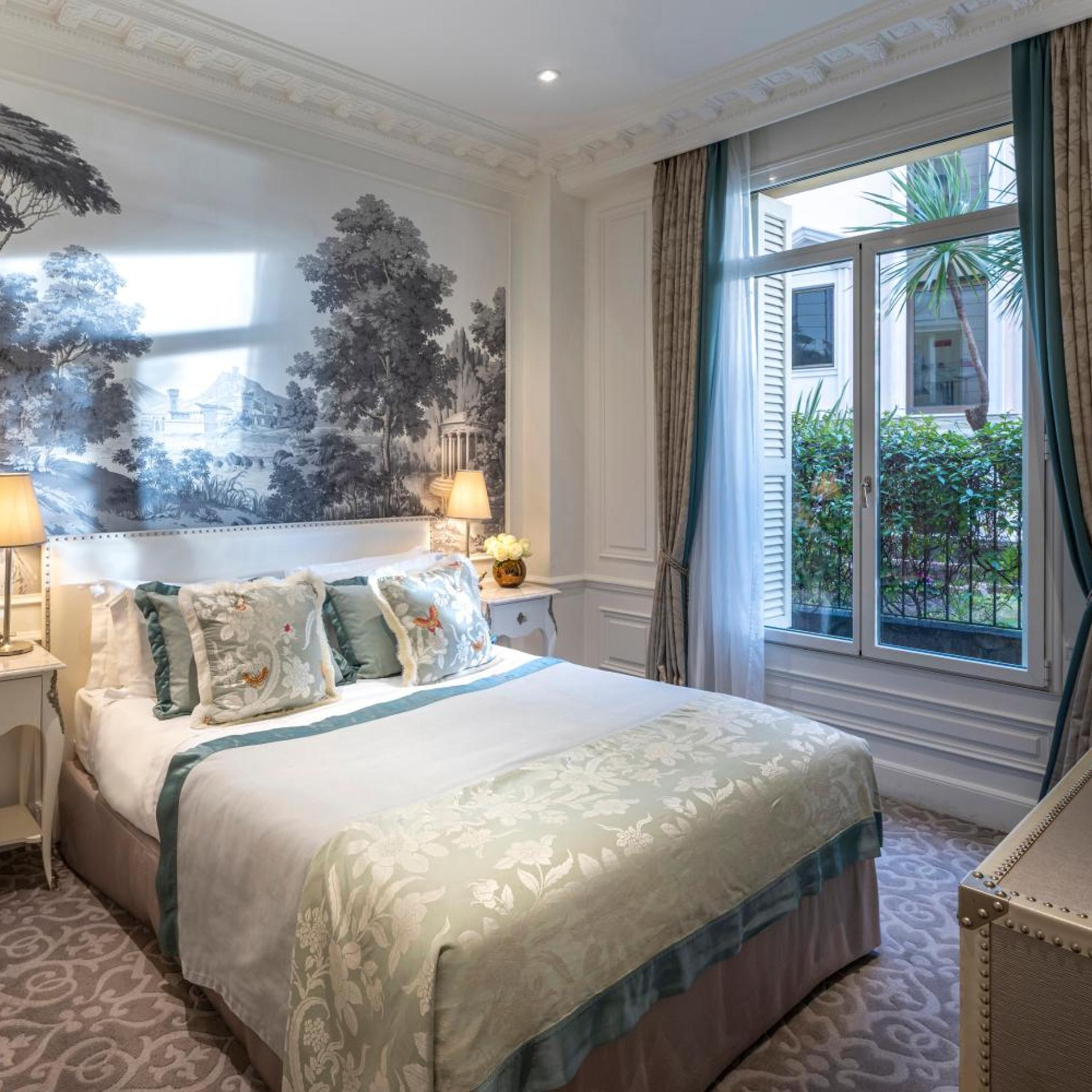 Superior, City or Courtyard View