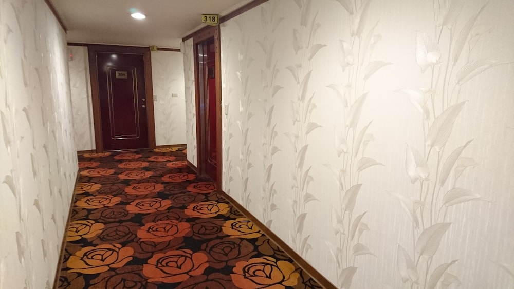 Ying Zhen Hotel 35/44