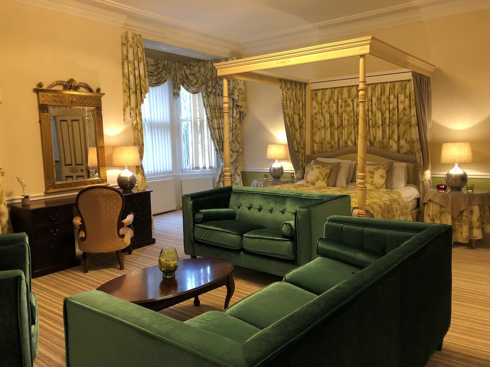 Royal Hotel Scarborough 43/74