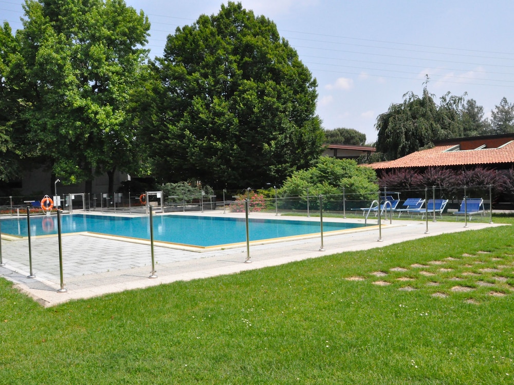 Golf Hotel 38/45