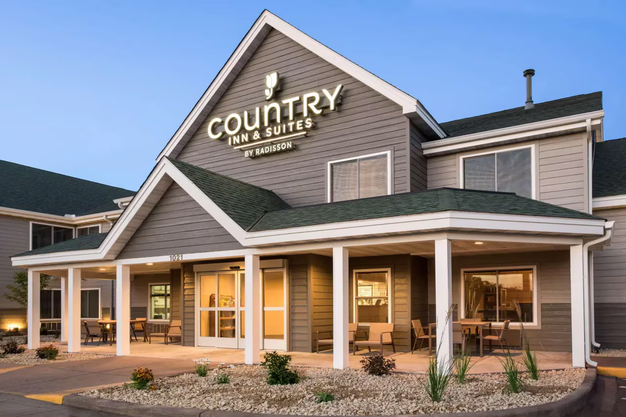 Country Inn & Suites by Radisson, Chippewa Falls, WI 1/25
