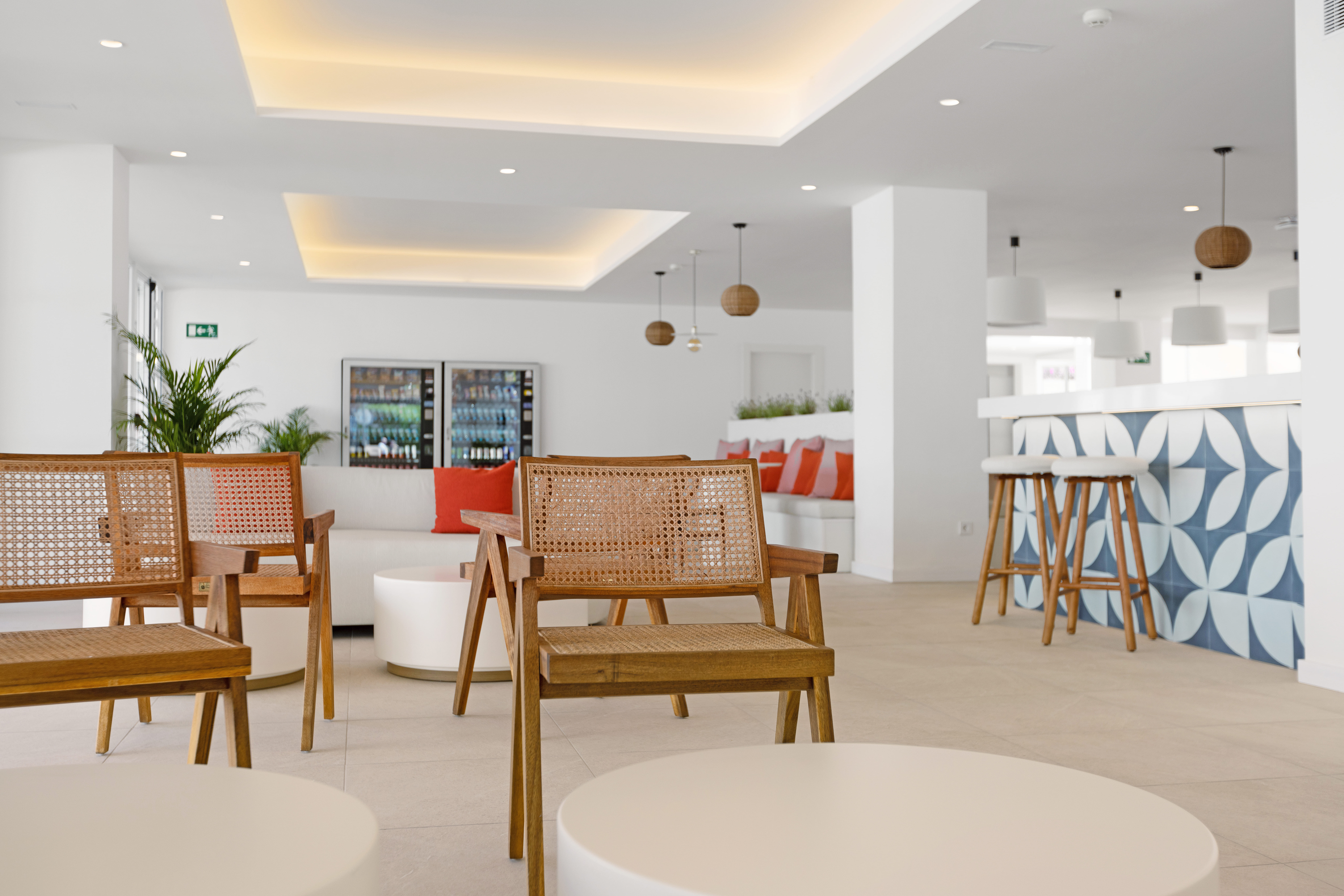 Palmanova Beach Apartments by TRH 53/62