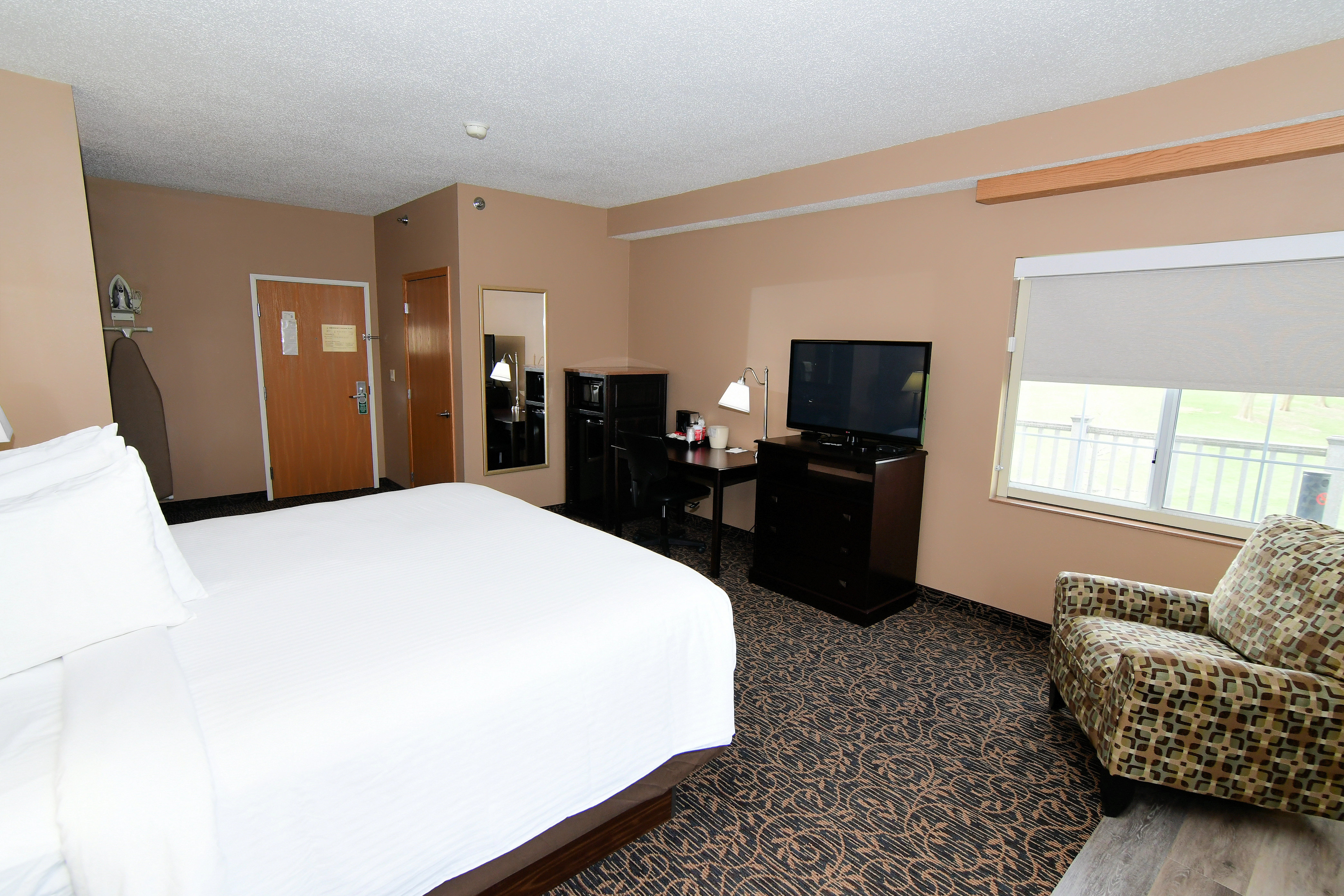 Boulders Inn Amp Suites Denison 7/28