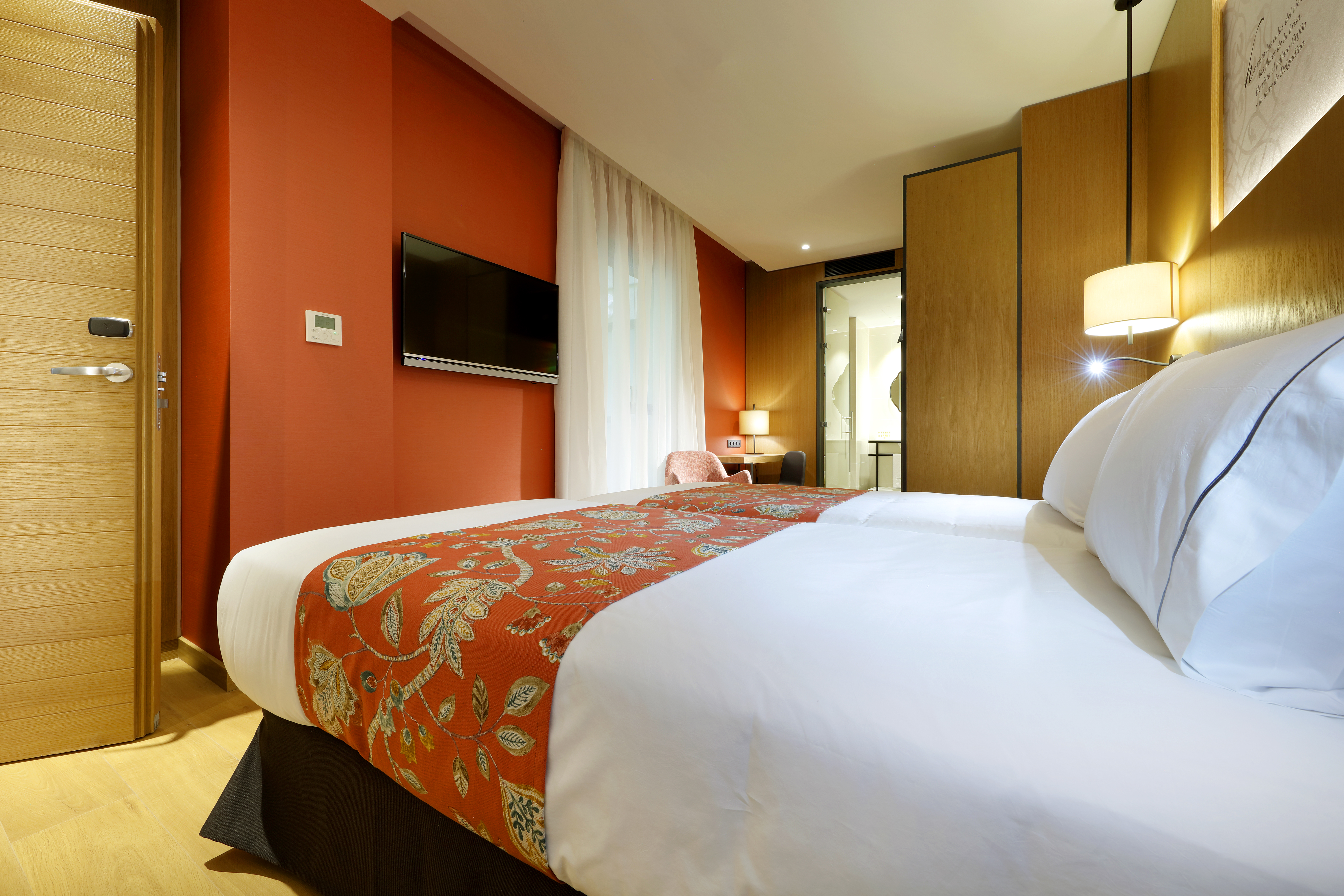 Standard, Single, Double Bed, Aurea Catedral 2/5