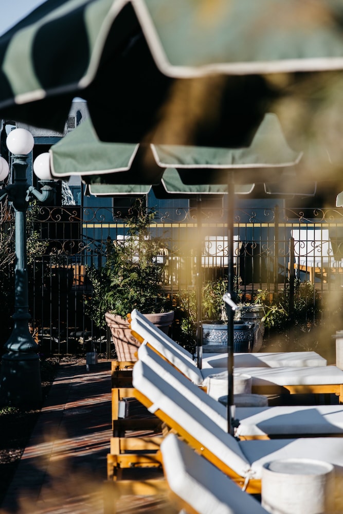 The Hotel Chalet At The Choo Choo 34/50