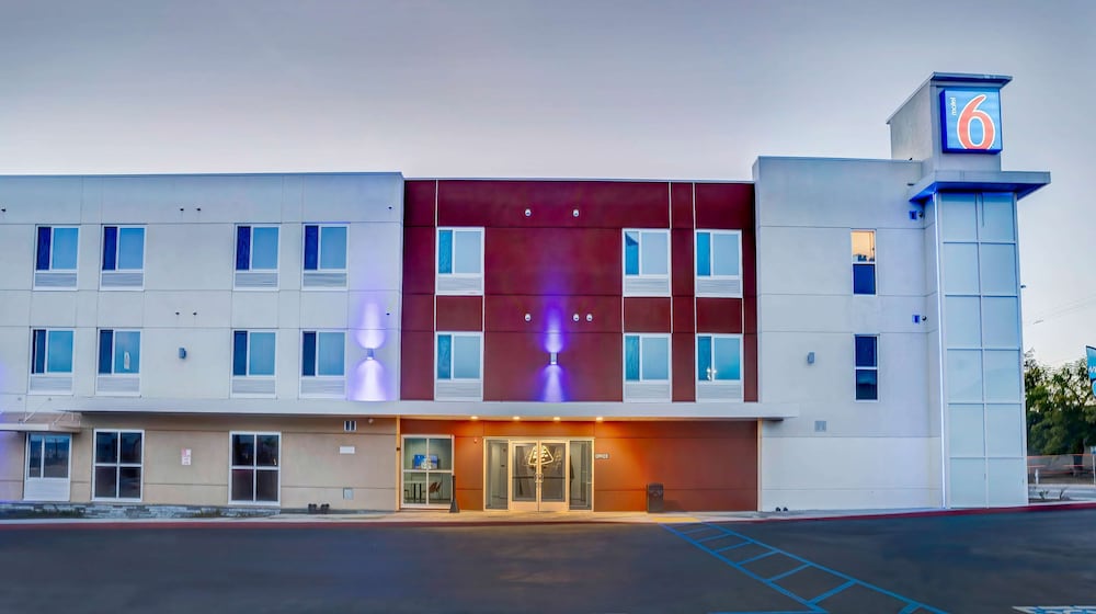 Motel6 Highland, CA – San Bernardino – East in SAN BERNARDINO - CA