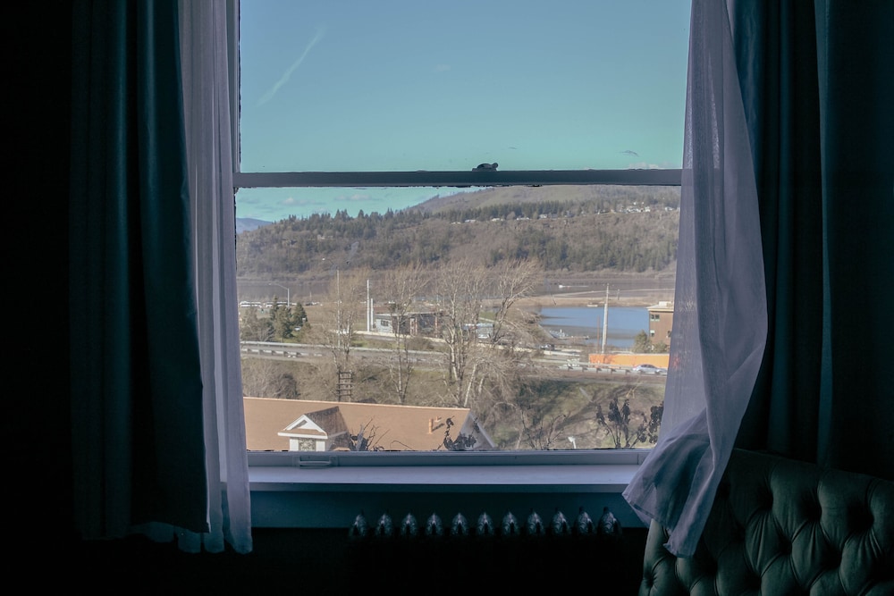 Hood River Hotel 71/73