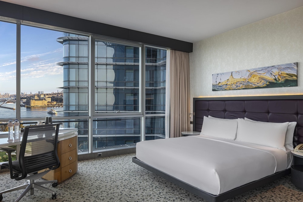 Junior Suite, King Bed, Sea View, Bathtub