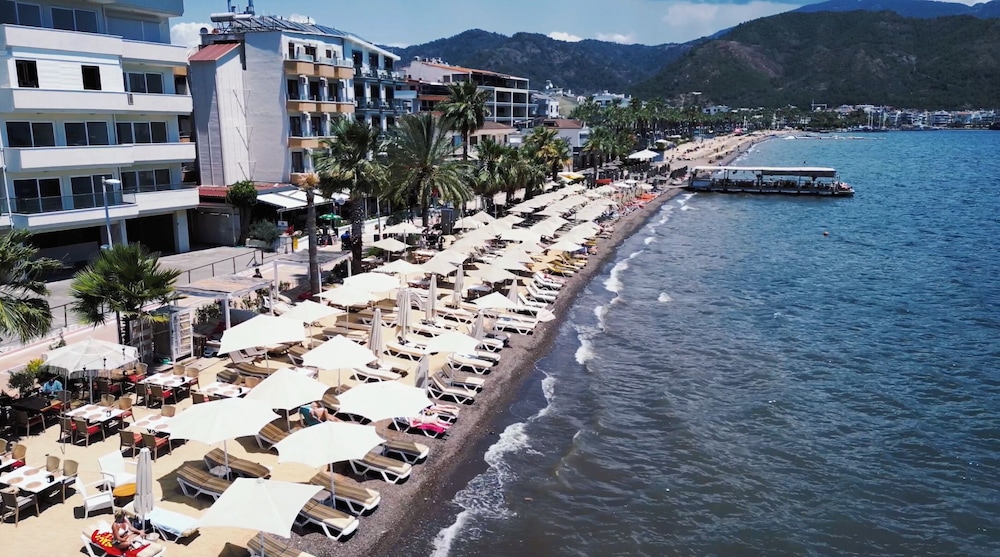 Reis Beach Hotel 21/25