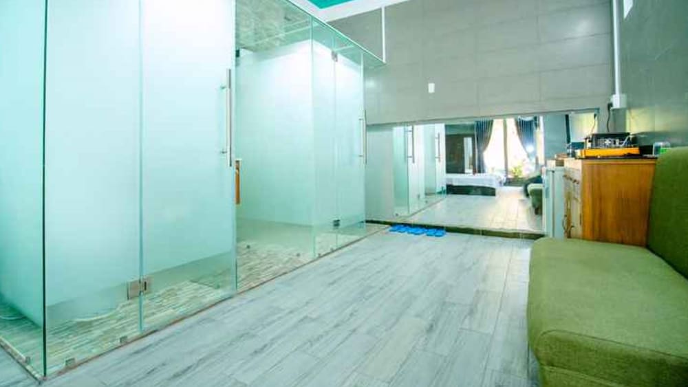 Yen Vy Hotel 55/56