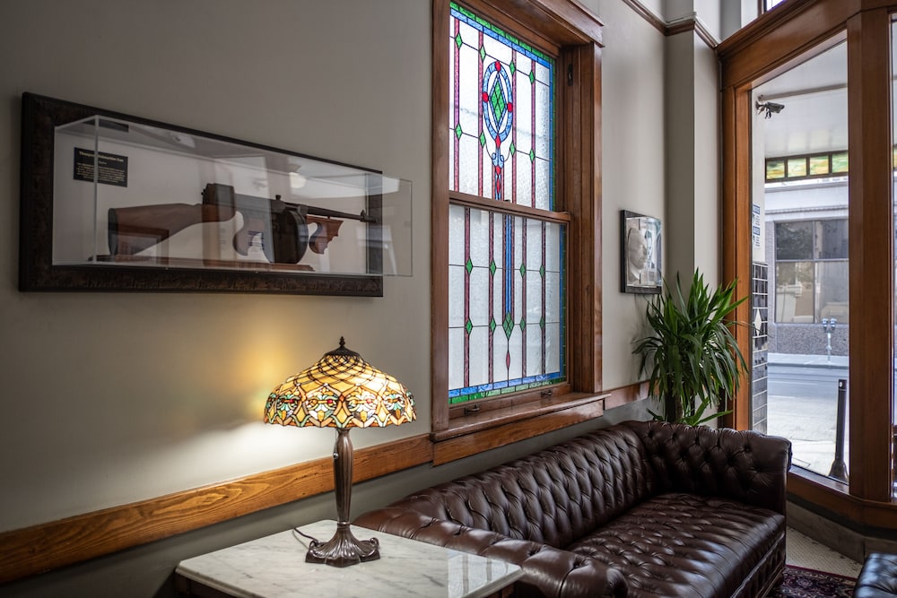 Gardner Hotel & Hostel 31/49
