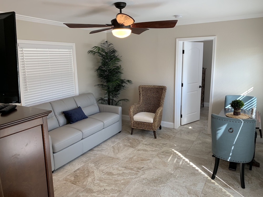 Twin Palms at Siesta 22/50