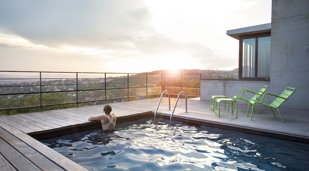 swimming pool spa